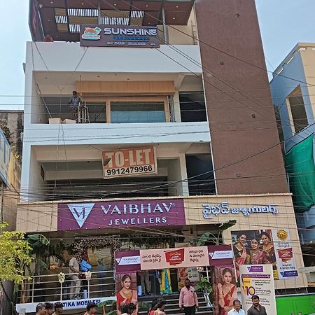 Sunshine Residency Hotel Mancherāl Buitenkant foto