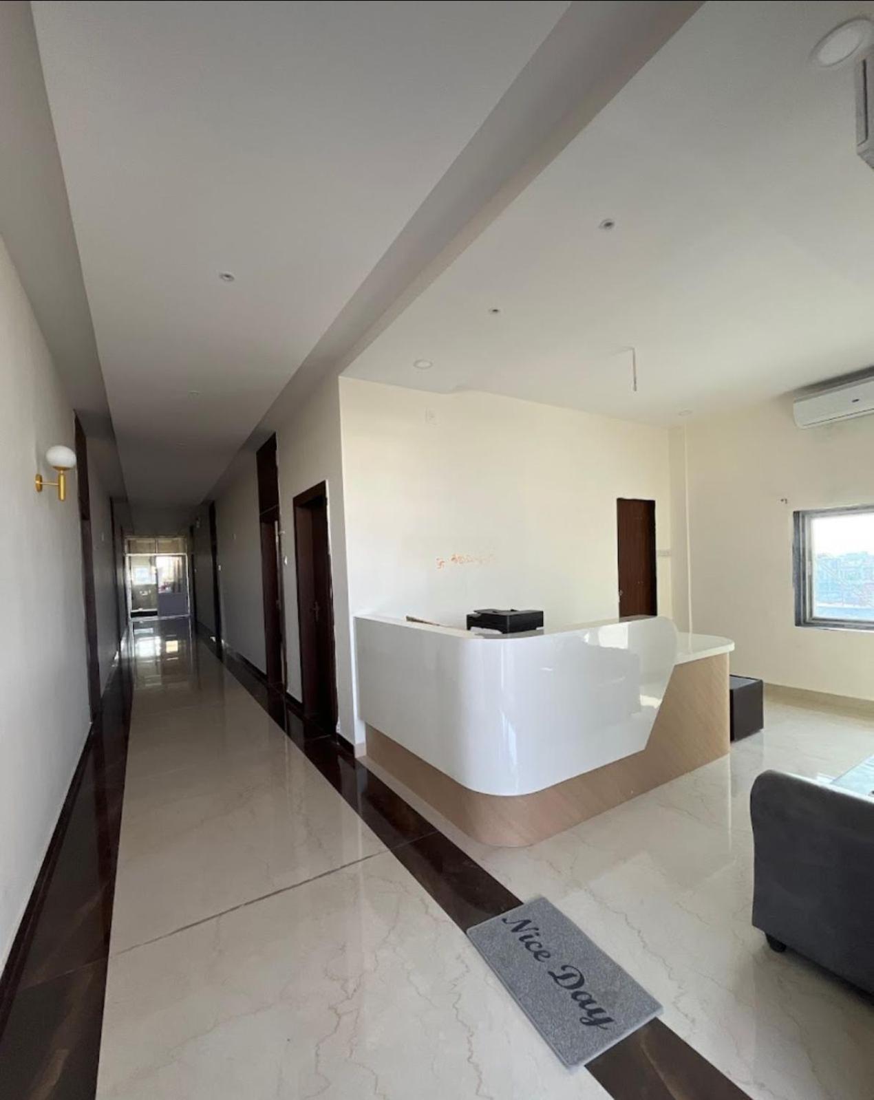 Sunshine Residency Hotel Mancherāl Buitenkant foto