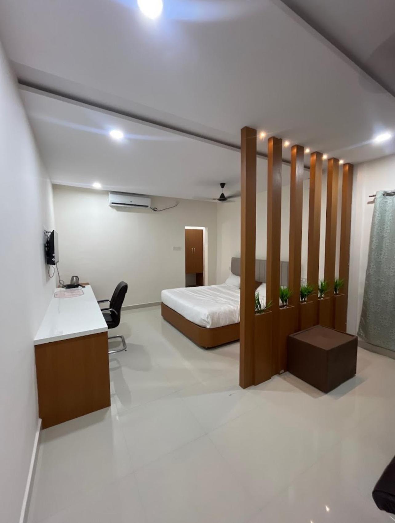 Sunshine Residency Hotel Mancherāl Buitenkant foto